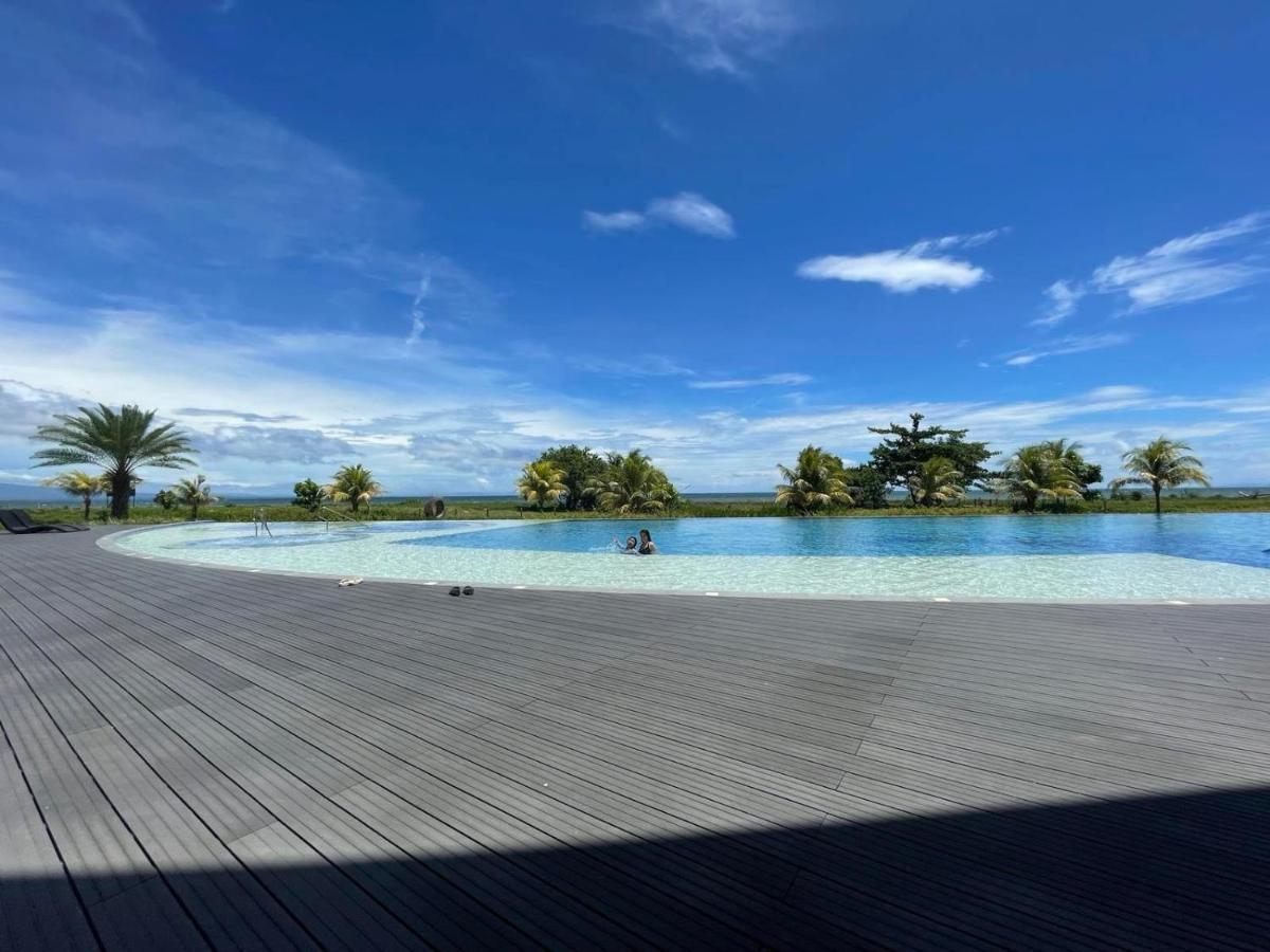 Seafront Residences Vacation Getaway San Juan  Exterior foto